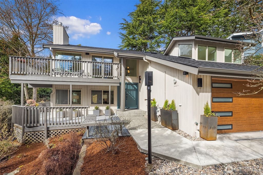 Photo of 3024 SW 116th Place, Burien, WA 98146 (MLS # 2346492)