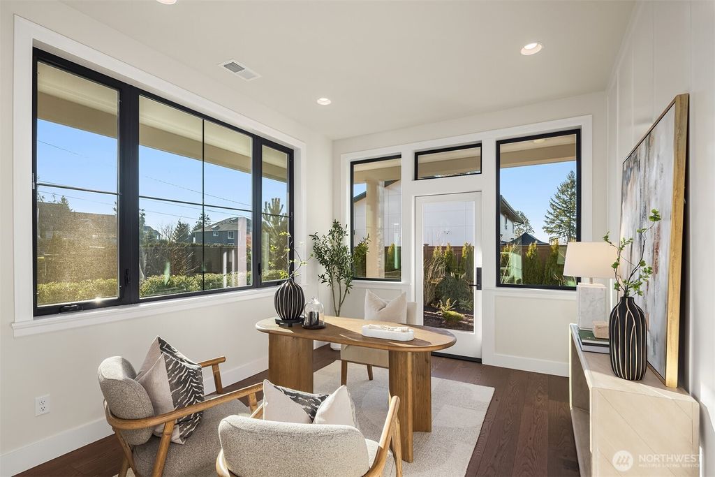 Photo of 13848 SE 10th Street, Bellevue, WA 98005 (MLS # 2471438)