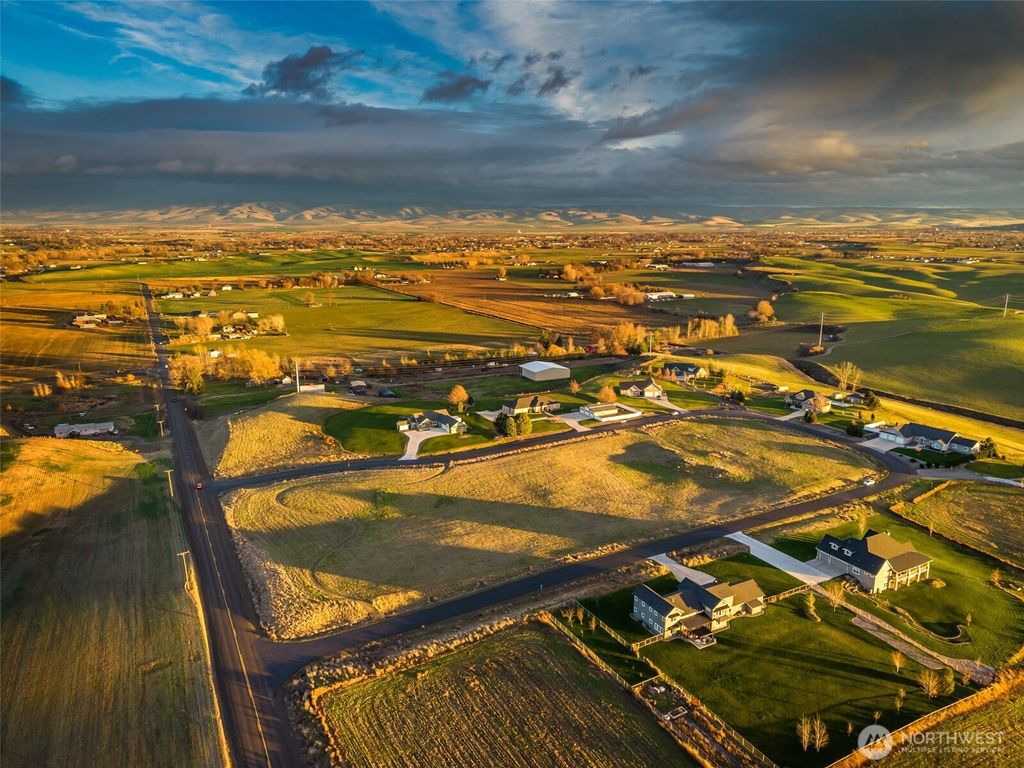 Photo of 0 TBD Bluff Haven Road Lot 12, Walla Walla, WA 99362 (MLS # 2463015)