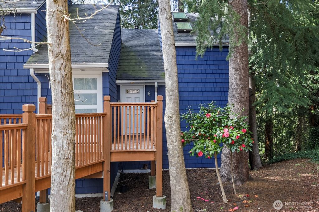 Photo of 9165 45th Avenue SW #6, Seattle, WA 98136 (MLS # 2504915)