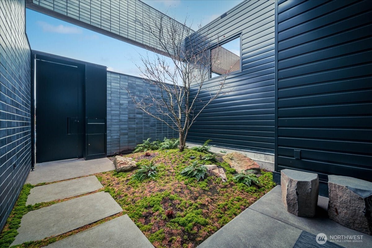 1914 Magnolia Boulevard W