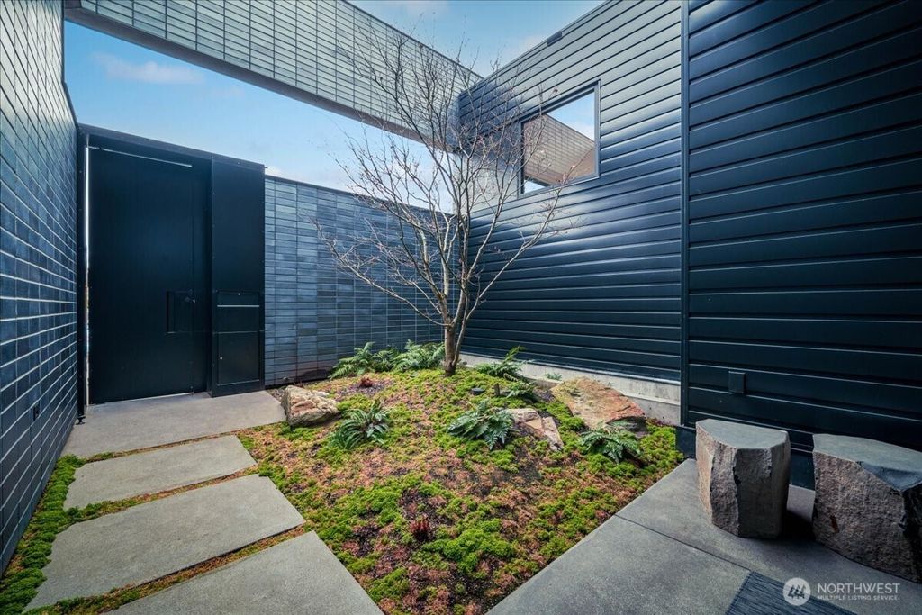 Photo of 1914 Magnolia Boulevard W, Seattle, WA 98199 (MLS # 2492720)