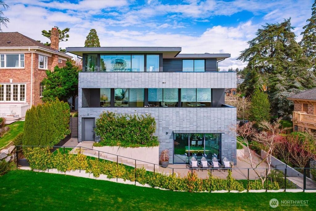 Photo of 1914 Magnolia Boulevard W, Seattle, WA 98199 (MLS # 2492720)