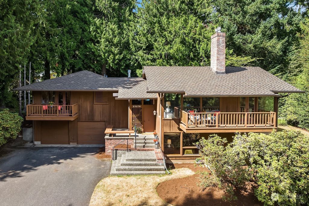 Photo of 23276 SE 54th Place, Issaquah, WA 98029 (MLS # 2149327)