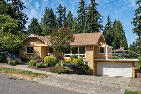 Photo of 3726 NE 165th Street, Lake Forest Park, WA 98155 (MLS # 2541771)