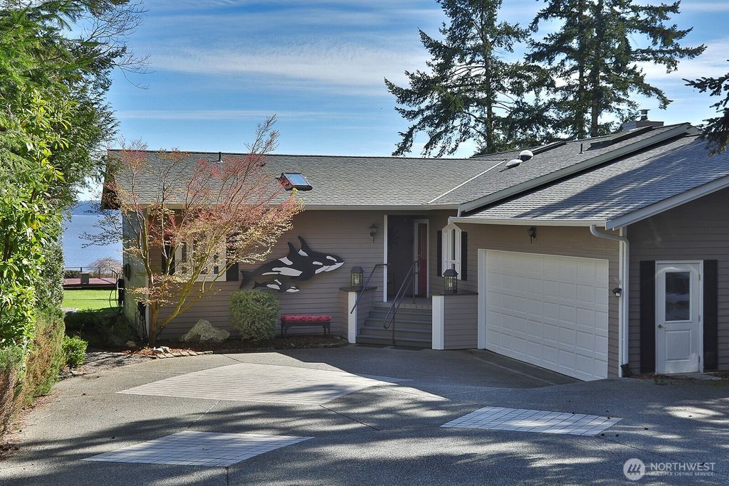 Photo of 2693 North Bluff Road, Greenbank, WA 98253 (MLS # 2519902)