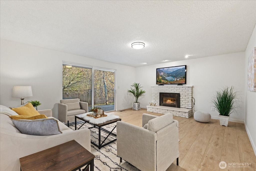 Photo of 10629 26th Drive SE, Everett, WA 98208 (MLS # 2470115)