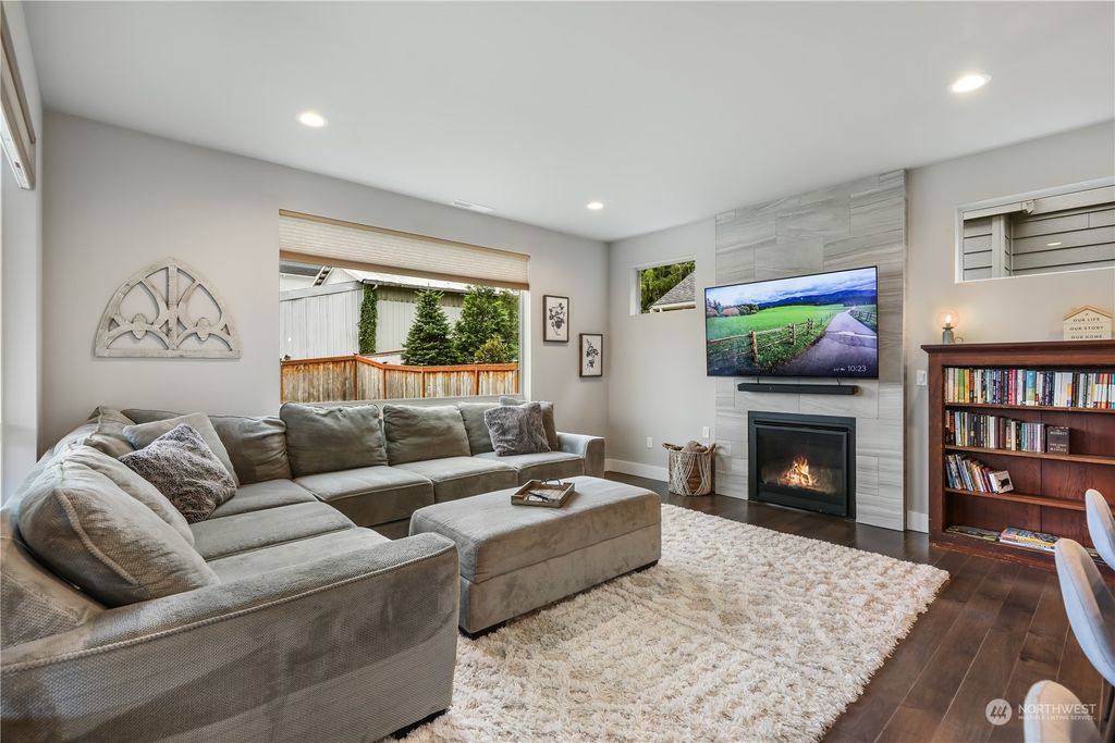 Photo of 804 Lincoln Avenue, Snohomish, WA 98290 (MLS # 2327115)