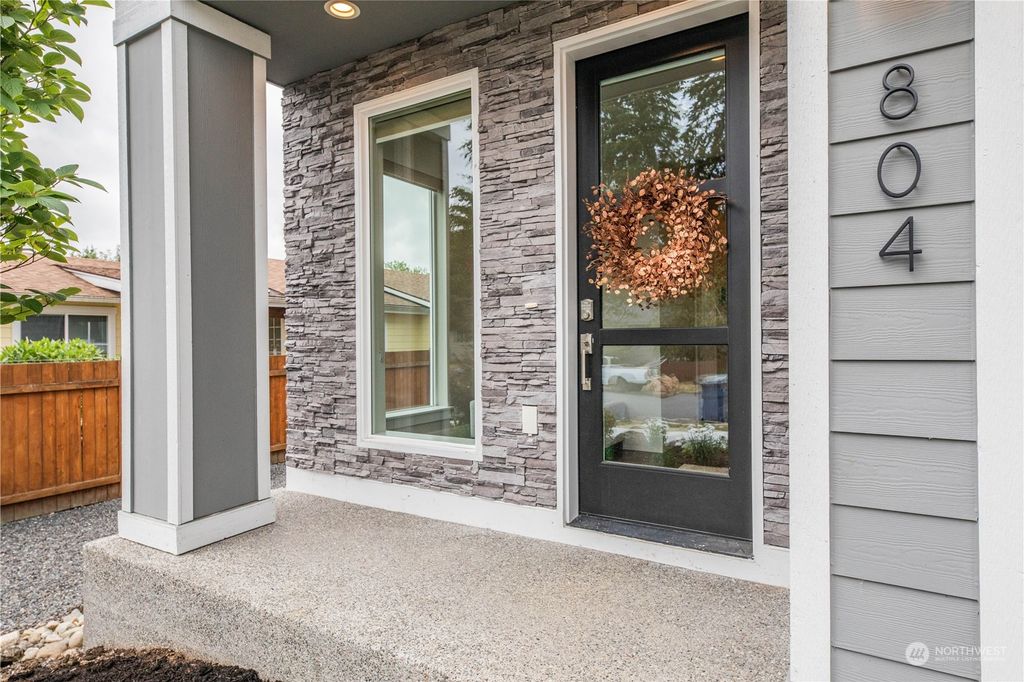 Photo of 804 Lincoln Avenue, Snohomish, WA 98290 (MLS # 2327115)