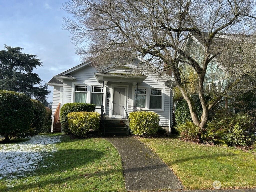 Photo of 5703 33rd Avenue NE, Seattle, WA 98105 (MLS # 2338078)