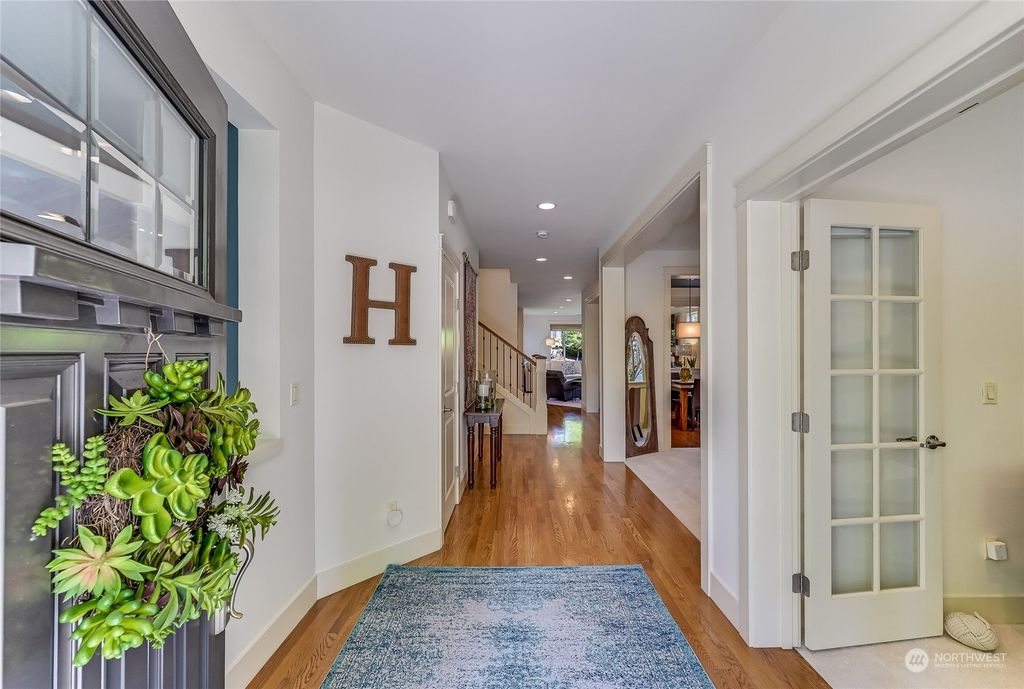 Photo of 27220 SE 18th Place, Sammamish, WA 98075 (MLS # 2071055)