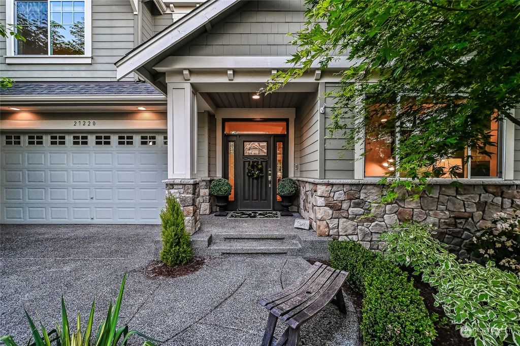Photo of 27220 SE 18th Place, Sammamish, WA 98075 (MLS # 2071055)