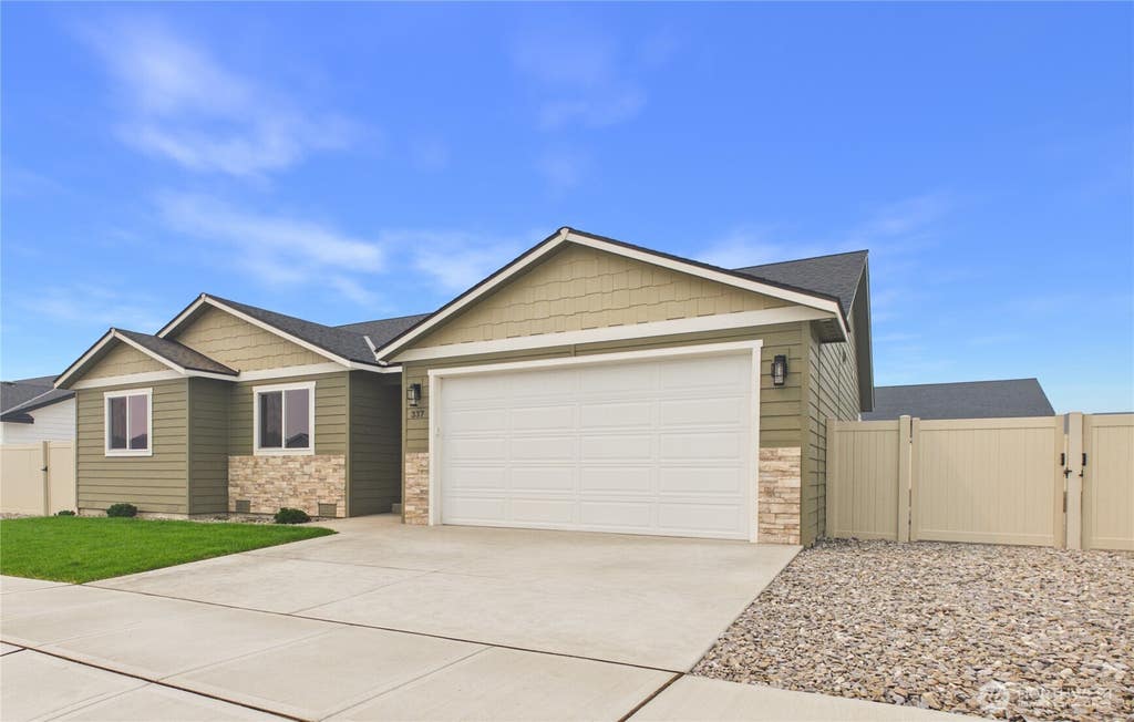 Photo of 337 Emma Drive, Wenatchee, WA 98801 (MLS # 2567352)