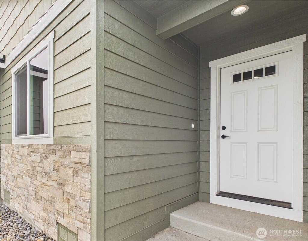 Photo of 337 Emma Drive, Wenatchee, WA 98801 (MLS # 2567352)