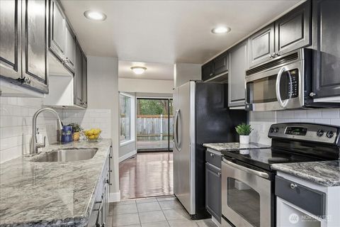 Photo of 1596 Aberdeen Court SE, Renton, WA 98055 (MLS # 2484222)