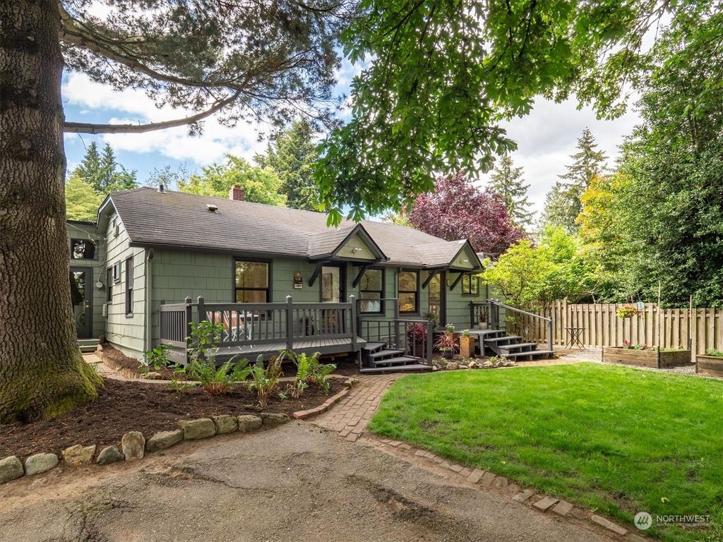 Photo of 1736 NE 89th Street, Seattle, WA 98115 (MLS # 2254956)