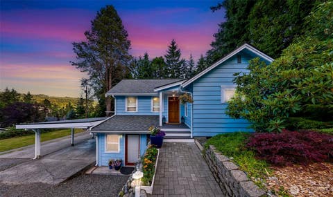 Photo of 137 33rd Street, Bellingham, WA 98225 (MLS # 2561496)