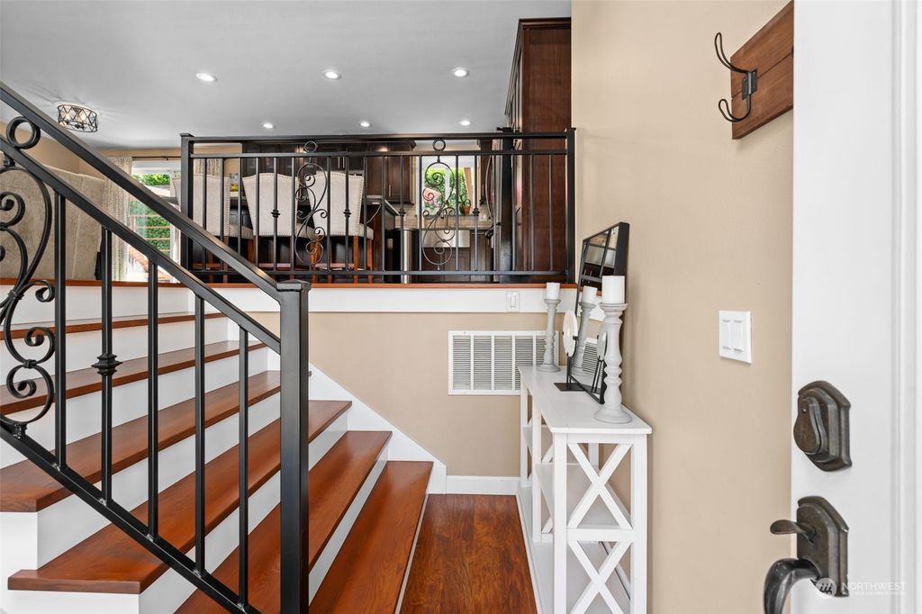 Photo of 2437 S 298th Street, Federal Way, WA 98003 (MLS # 2262685)