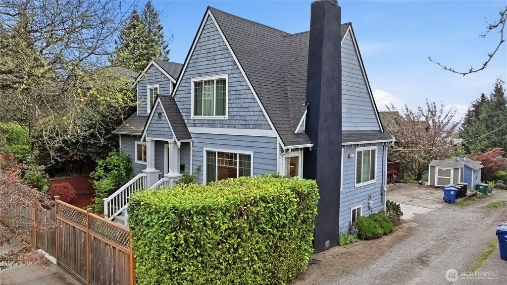 Photo of 814 23rd Avenue E, Seattle, WA 98112 (MLS # 2514543)
