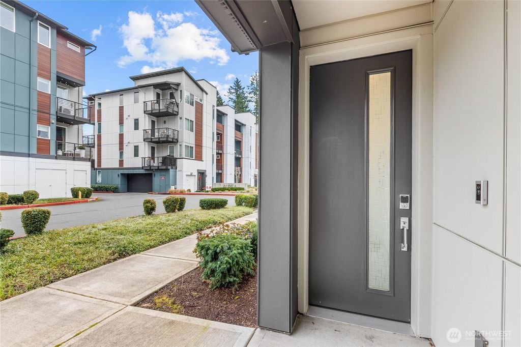 Photo of 23103 NE 8th Street #E1, Sammamish, WA 98074 (MLS # 2492324)