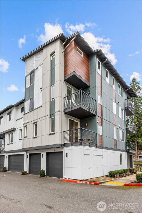 Photo of 23103 NE 8th Street #E1, Sammamish, WA 98074 (MLS # 2492324)