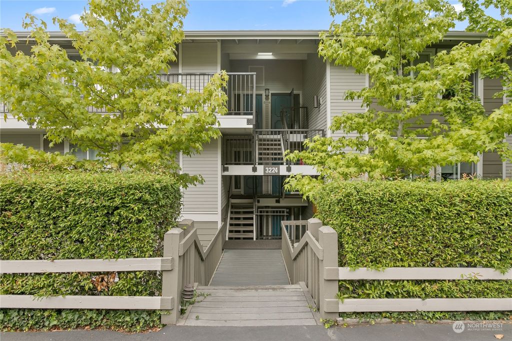 Photo of 3224 80th Avenue SE #2, Mercer Island, WA 98040 (MLS # 1996103)