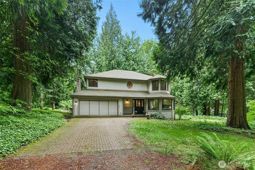 Photo of 24705 SE Mirrormont Way, Issaquah, WA 98027 (MLS # 2529185)