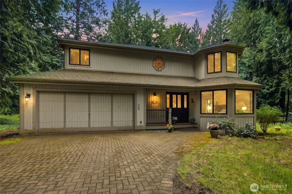 Photo of 24705 SE Mirrormont Way, Issaquah, WA 98027 (MLS # 2529185)