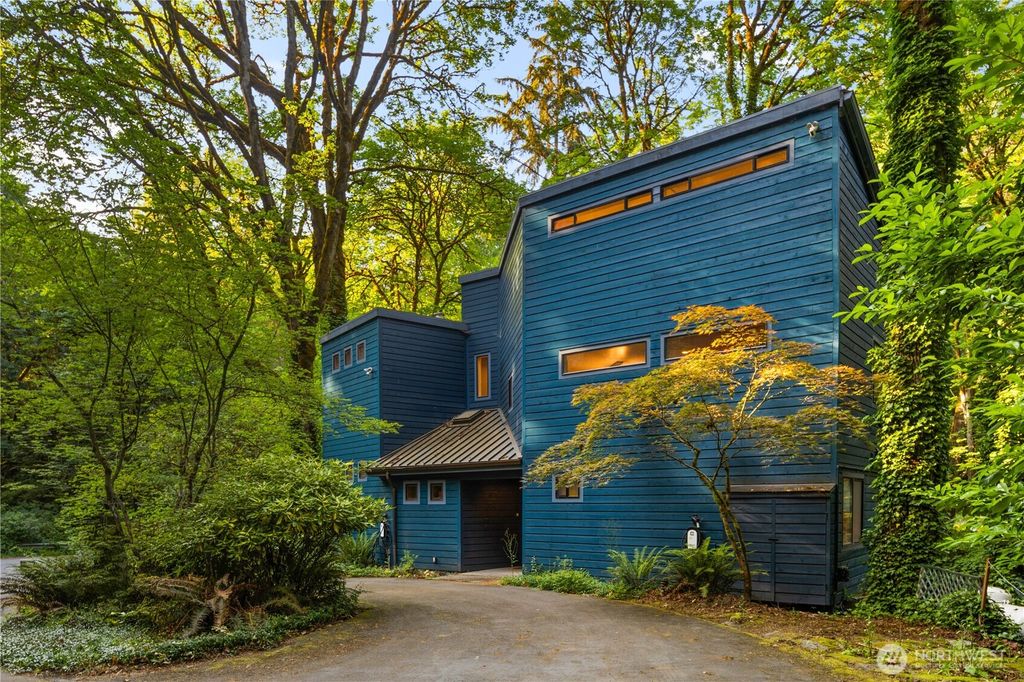 Photo of 6520 E Mercer Way, Mercer Island, WA 98040 (MLS # 2483850)