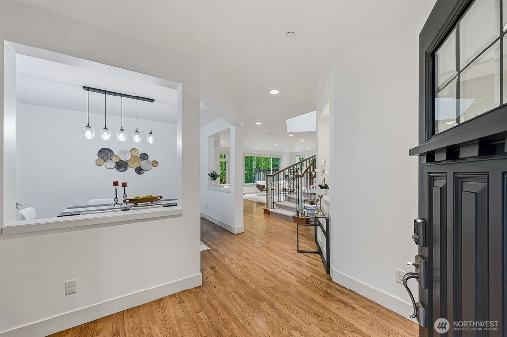 Photo of 16788 NE 123rd Way, Redmond, WA 98052 (MLS # 2496492)