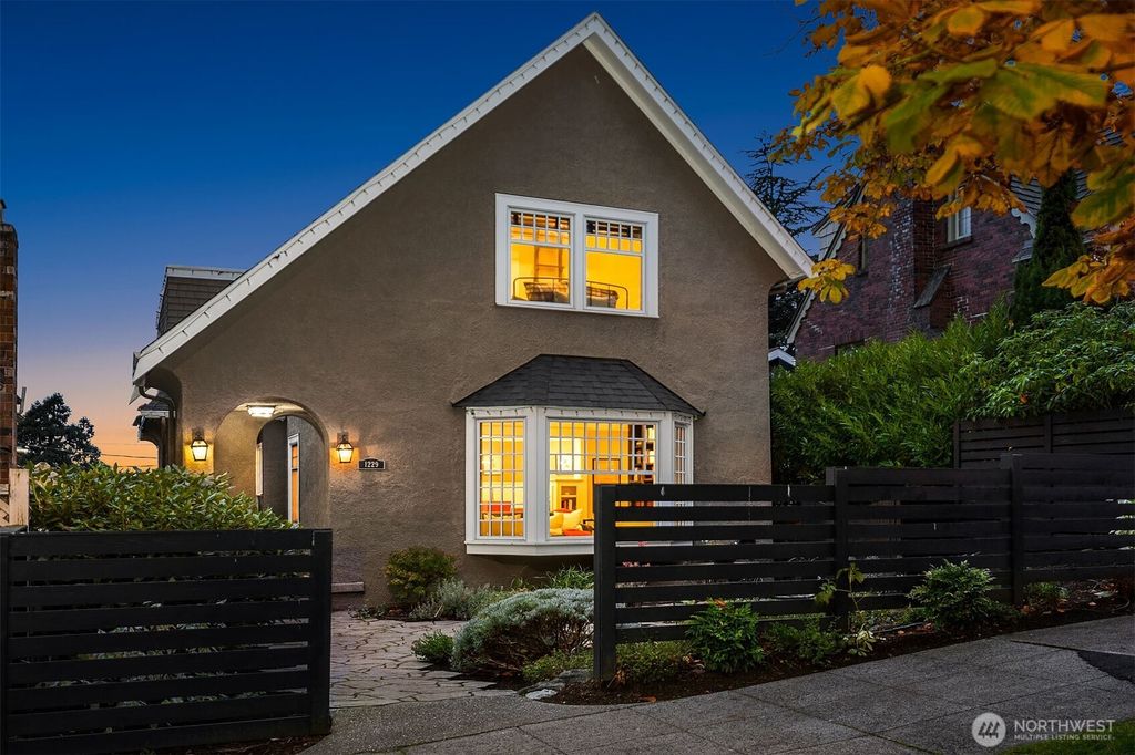 Photo of 1229 9th Avenue W, Seattle, WA 98119 (MLS # 2452916)