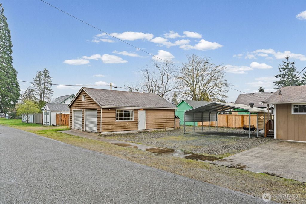 Photo of 401 Mill Avenue SE, Orting, WA 98360 (MLS # 2501590)