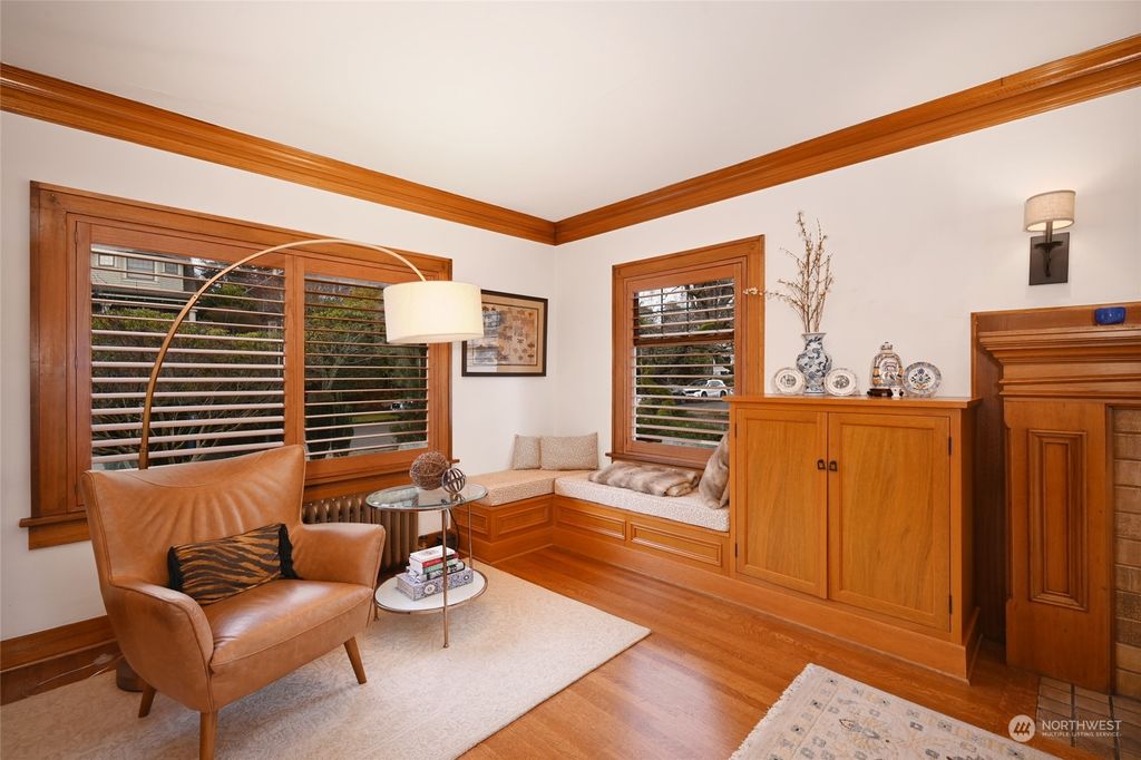 Photo of 415 W Comstock Street, Seattle, WA 98119 (MLS # 2189754)