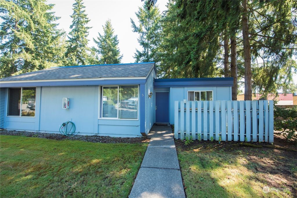 Photo of 4300 NE Sunset Boulevard #D5, Renton, WA 98059 (MLS # 2145120)