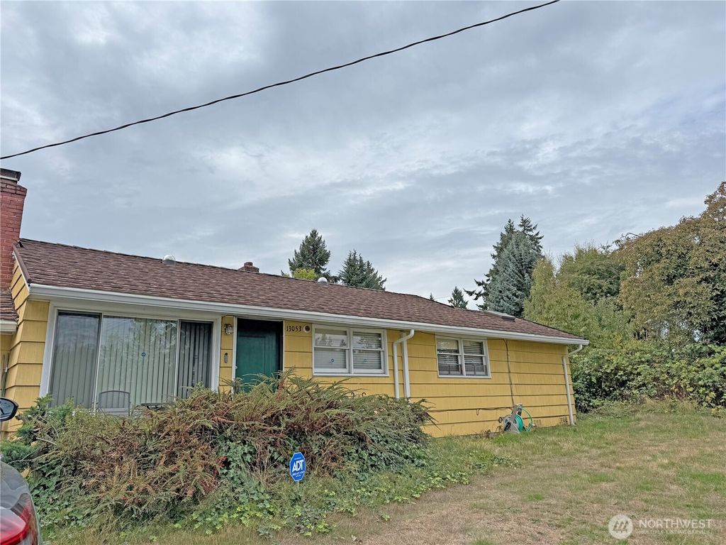 Photo of 13053 Roosevelt Way NE, Seattle, WA 98125 (MLS # 2446771)