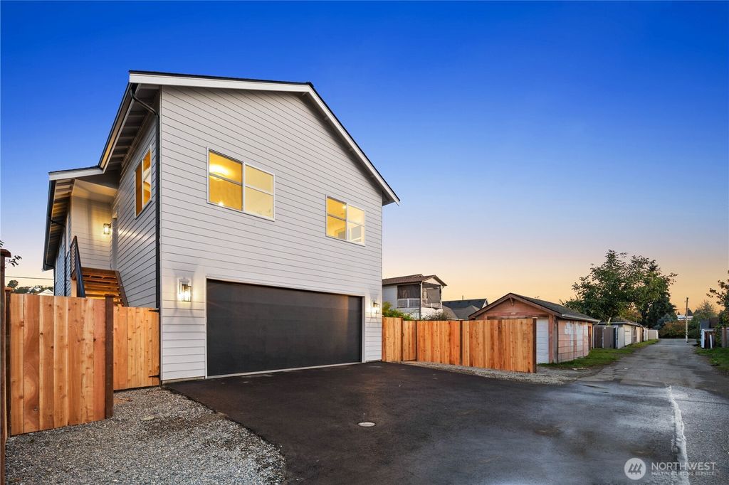 Photo of 511 Morris Avenue S, Renton, WA 98057 (MLS # 2449385)