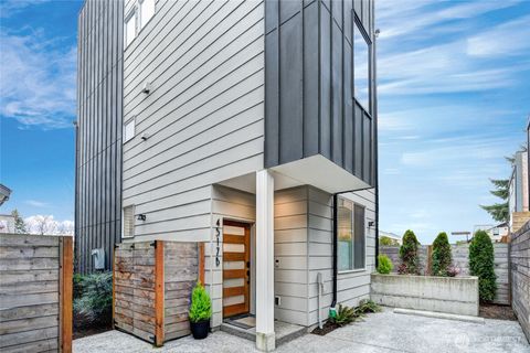 Photo of 4517 B Sunnyside Avenue N, Seattle, WA 98103 (MLS # 2469202)