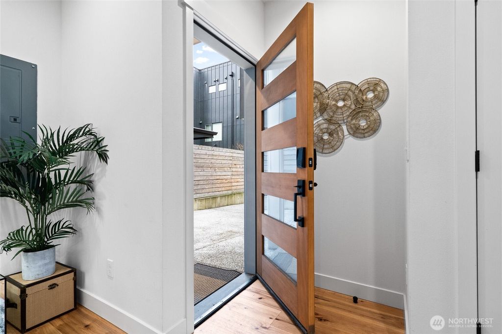 Photo of 4517 B Sunnyside Avenue N, Seattle, WA 98103 (MLS # 2469202)