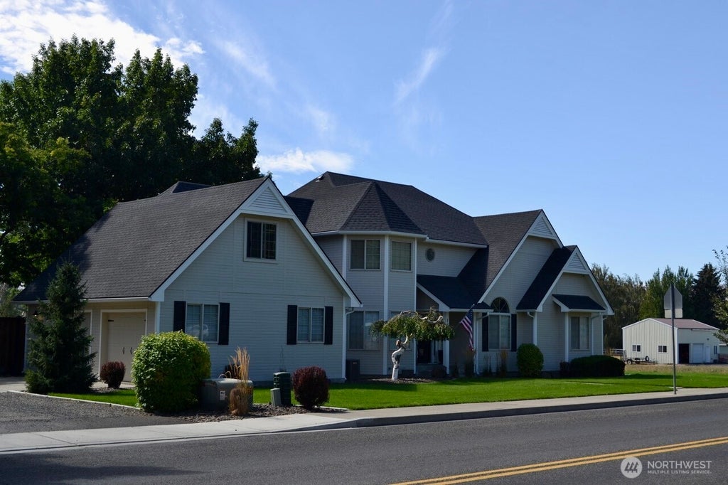 Photo of 1022 E Capitol Avenue, Ellensburg, WA 98926 (MLS # 2581520)