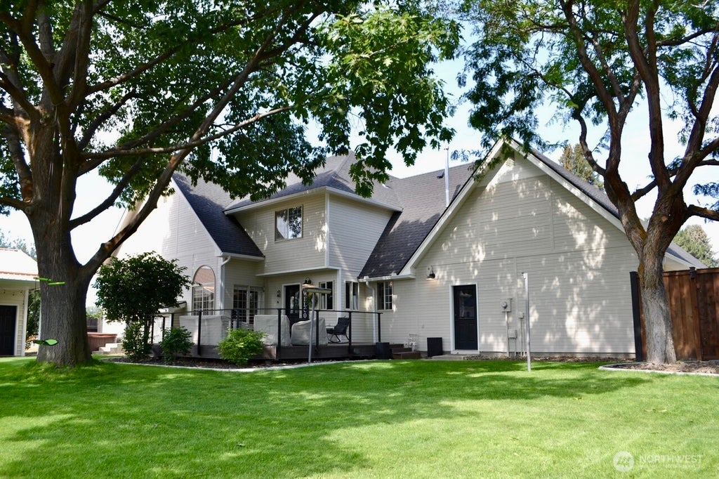 Photo of 1022 E Capitol Avenue, Ellensburg, WA 98926 (MLS # 2581520)