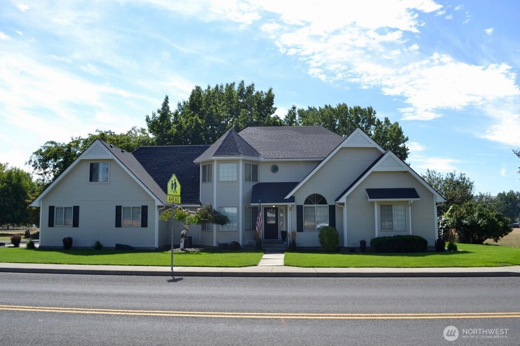 Photo of 1022 E Capitol Avenue, Ellensburg, WA 98926 (MLS # 2581520)