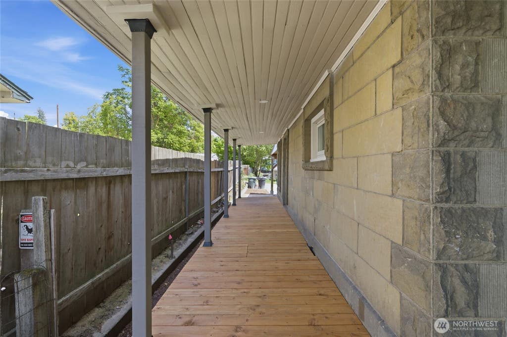 Photo of 1040 Pomona Street, Walla Walla, WA 99362 (MLS # 2553405)