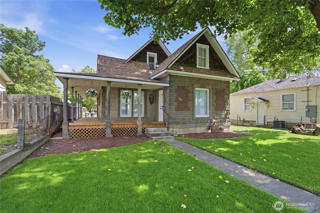 Photo of 1040 Pomona Street, Walla Walla, WA 99362 (MLS # 2553405)