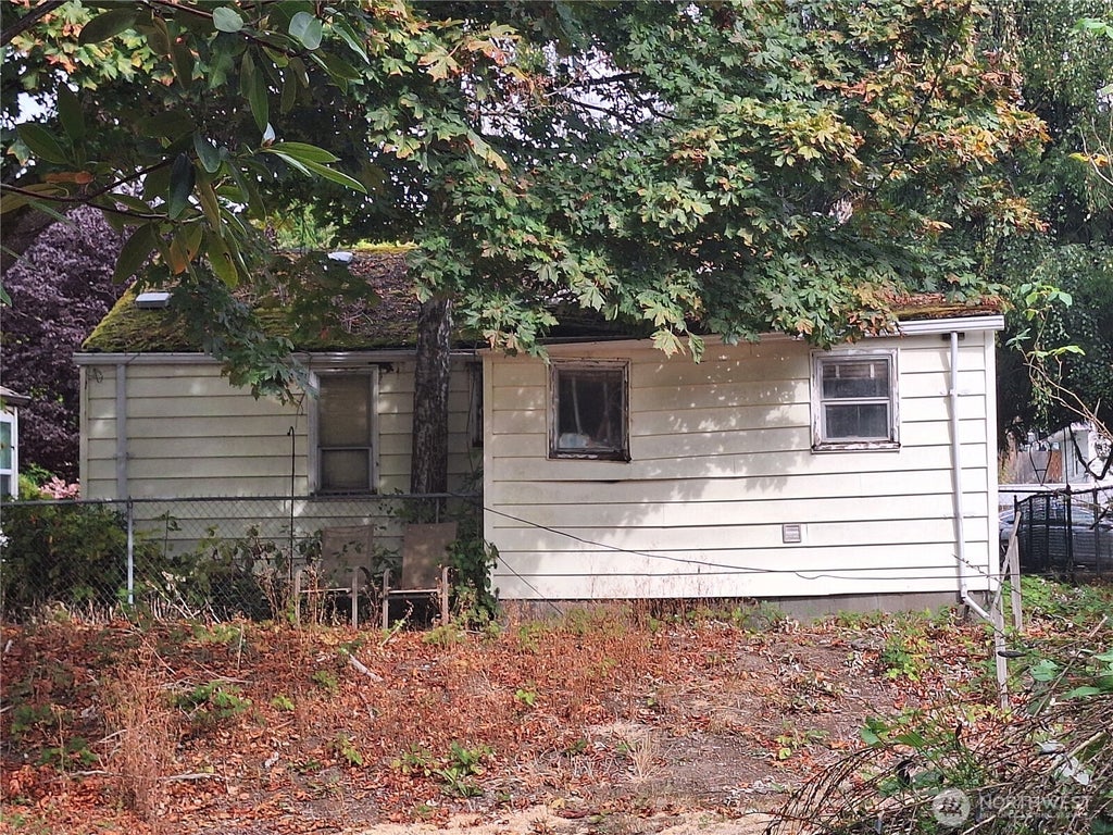 Photo of 5647 38th Avenue SW, Seattle, WA 98126 (MLS # 2577946)