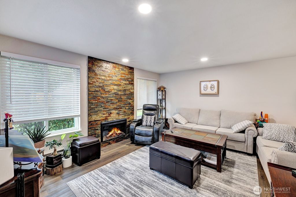 Photo of 527 S 323rd Place #18c, Federal Way, WA 98003 (MLS # 2456072)