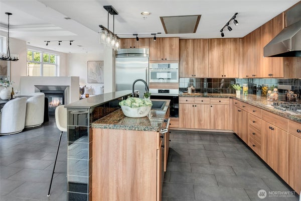 17 W MERCER ST # TH7, SEATTLE, WA 98119 - Image 4d5f64b22123fb17c57db2a34decd349/2771672450