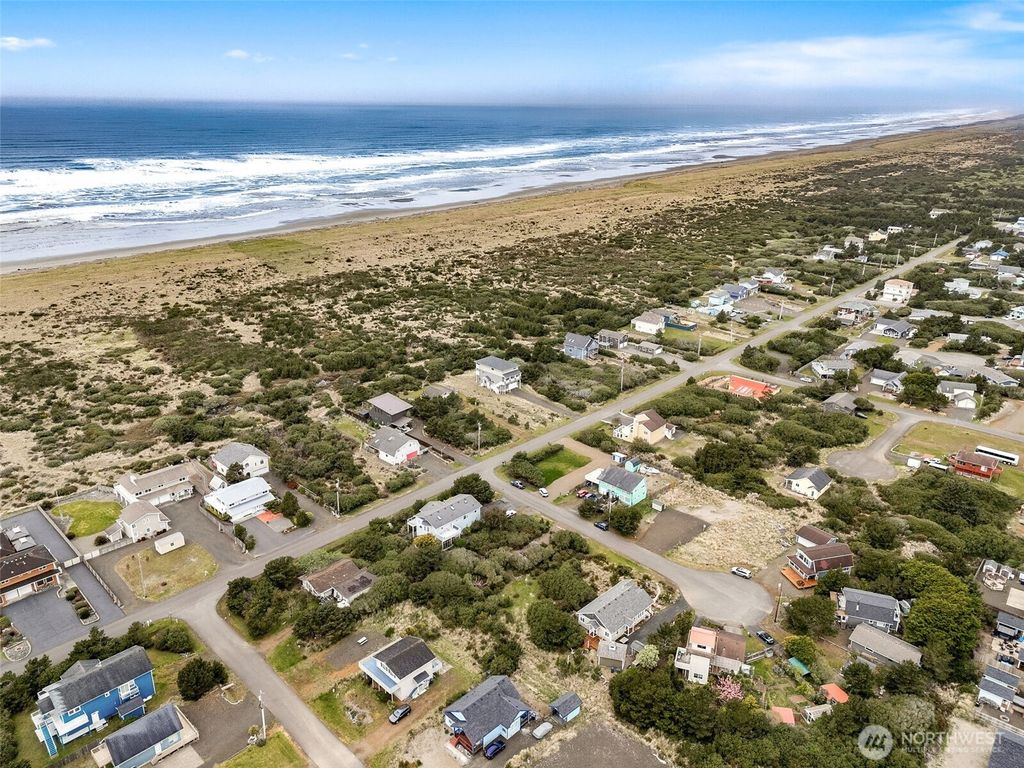 Photo of 905 Tall Ships Court SW, Ocean Shores, WA 98569 (MLS # 2510052)