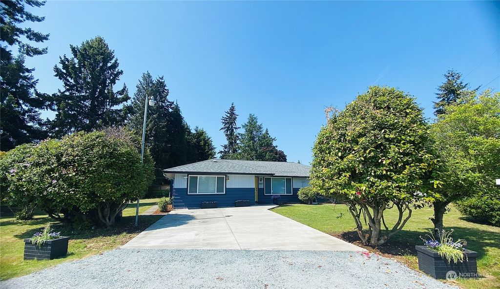 Photo of 31257 7th Avenue S, Federal Way, WA 98003 (MLS # 2071103)
