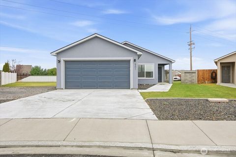 Photo of 501 Rama Court, Pasco, WA 99301 (MLS # 2482542)
