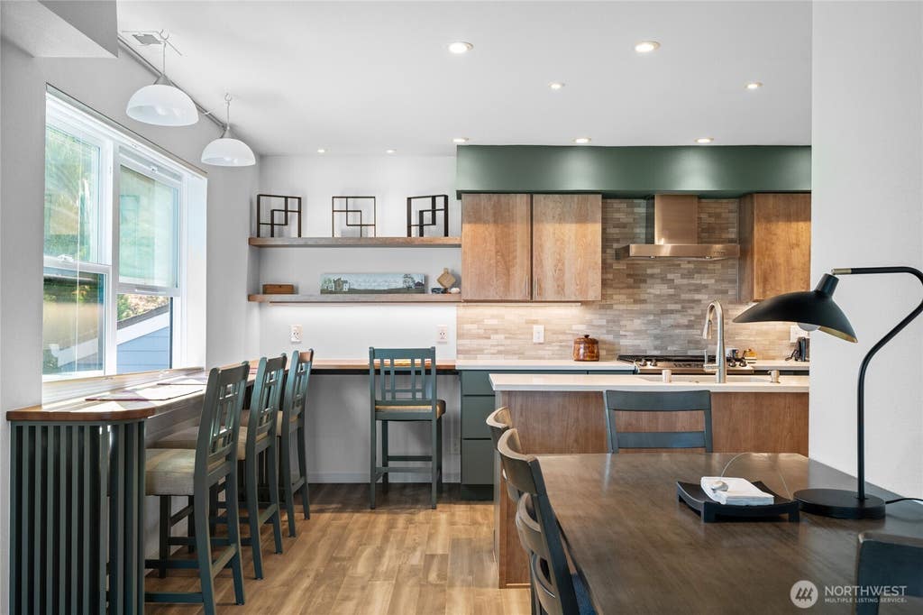 Photo of 816 20th Street #203, Bellingham, WA 98225 (MLS # 2570615)